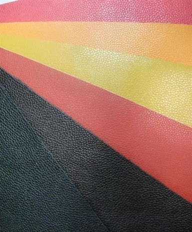 Sapatos esportivos de couro